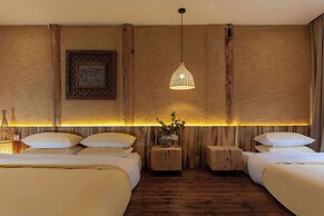 Lijiang half yard hotel