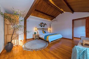 Lijiang half yard hotel