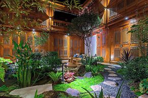 Lijiang half yard hotel