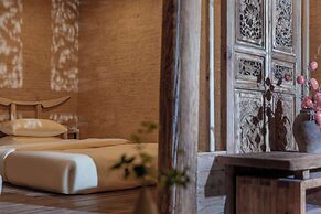 Lijiang half yard hotel