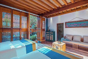 Lijiang half yard hotel