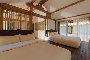 Lijiang half yard hotel