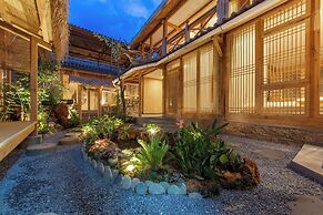 Lijiang half yard hotel