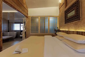 Lijiang half yard hotel