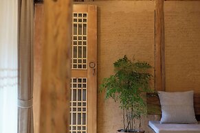 Lijiang half yard hotel