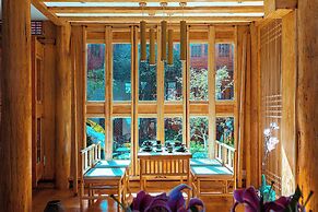 Lijiang half yard hotel