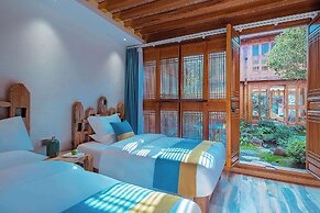 Lijiang half yard hotel
