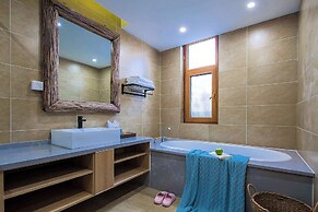 Lijiang half yard hotel