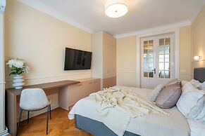 Elegant 3BR by the Romanian Athenaeum