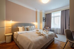 Elegant 3BR by the Romanian Athenaeum