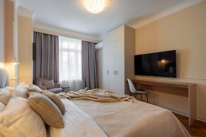 Elegant 3BR by the Romanian Athenaeum