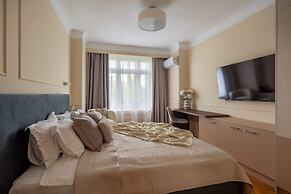Elegant 3BR by the Romanian Athenaeum