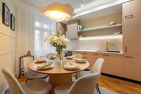 Elegant 3BR by the Romanian Athenaeum