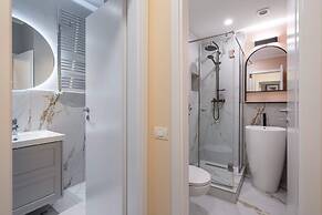 Elegant 3BR by the Romanian Athenaeum