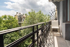 Elegant 3BR by the Romanian Athenaeum