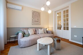 Elegant 3BR by the Romanian Athenaeum