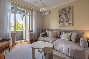 Elegant 3BR by the Romanian Athenaeum
