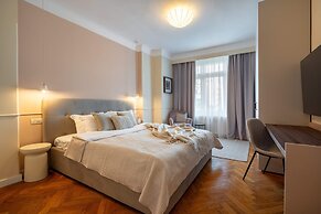 Elegant 3BR by the Romanian Athenaeum