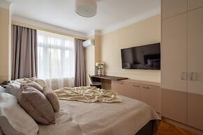 Elegant 3BR by the Romanian Athenaeum
