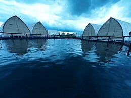 Floating Home in Reef Resort Unit 4