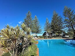 Charlesworth Nautilus Beach Resort