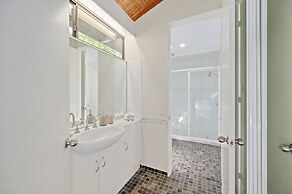 Charlesworth Nautilus Beach Resort