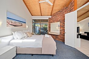 Charlesworth Nautilus Beach Resort