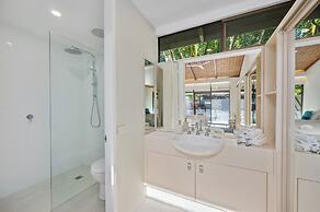 Charlesworth Nautilus Beach Resort