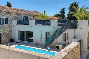 Villa Galant with Pool and Sauna