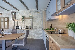Villa Galant with Pool and Sauna