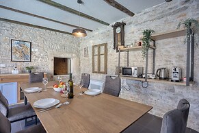 Villa Galant with Pool and Sauna