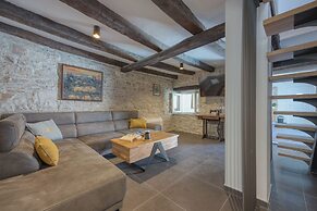 Villa Galant with Pool and Sauna