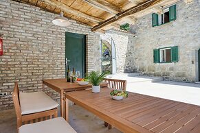 Stone Villa Galant with Pool