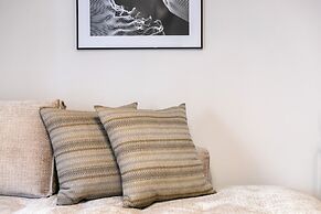 Belmont - 2 Bedroom Apartment in Athens