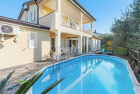 Holiday House with Pool Villa Seabird