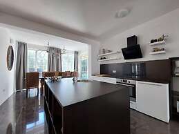 Holiday House with Pool Villa Seabird