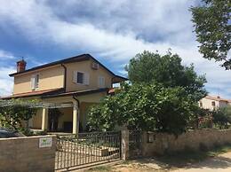 Holiday House with Pool Villa Seabird