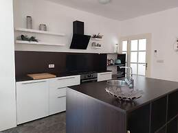 Holiday House with Pool Villa Seabird