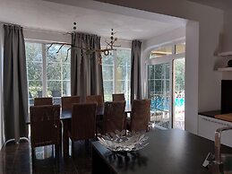 Holiday House with Pool Villa Seabird