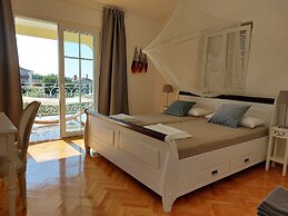 Holiday House with Pool Villa Seabird