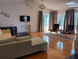 Holiday House with Pool Villa Seabird