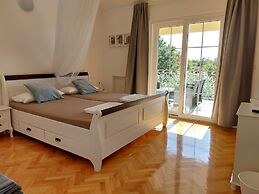 Holiday House with Pool Villa Seabird