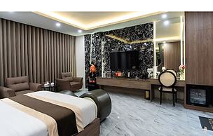 GRAD Queen Luxury Hotel