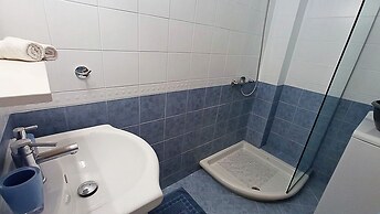 Relaxing Studio Apt 1 min to Highway Parking