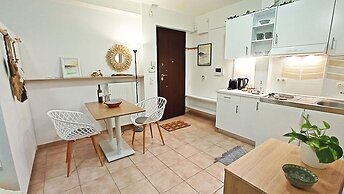 Relaxing Studio Apt 1 min to Highway Parking