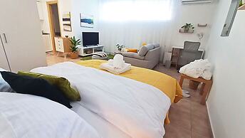 Relaxing Studio Apt 1 min to Highway Parking