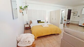 Relaxing Studio Apt 1 min to Highway Parking