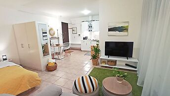 Relaxing Studio Apt 1 min to Highway Parking