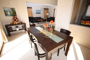 Seaside 2-bedroom Villa With Private Pool, Garden & Wifi Your Perfect