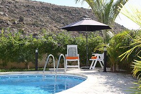 Seaside 2-bedroom Villa With Private Pool, Garden & Wifi Your Perfect